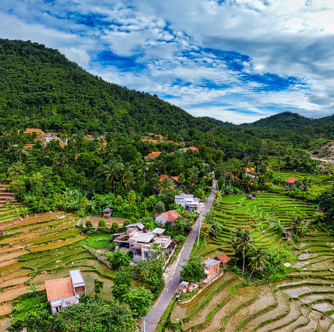 หมู่บ้านที่สะอาดที่สุดในเอเชีย: ทำไมถึงปิดไม่ให้เข้าชมในวันอาทิตย์