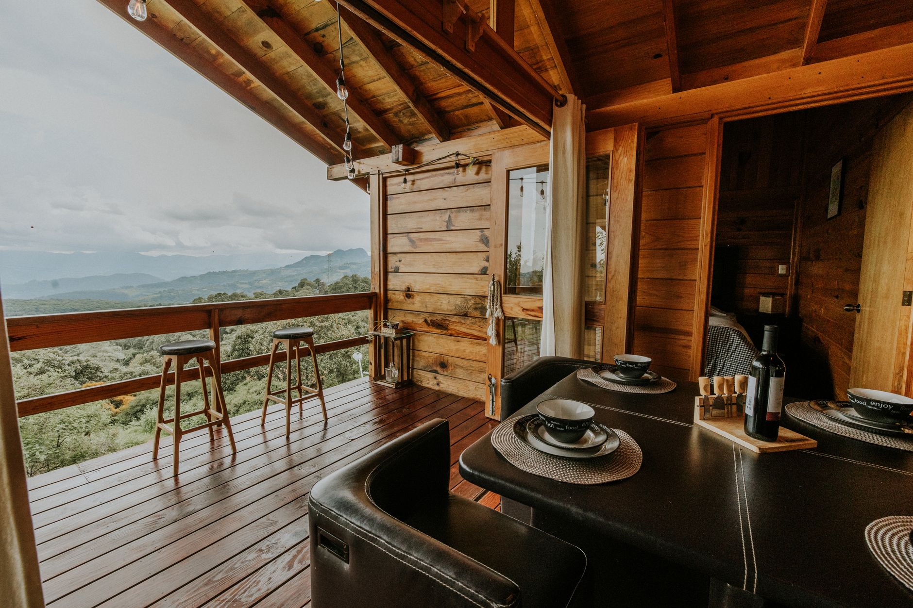 พักผ่อนในเคปทาวน์: 12 ที่พัก Airbnb ที่มีสระว่ายน้ำและวิวสุดยอด