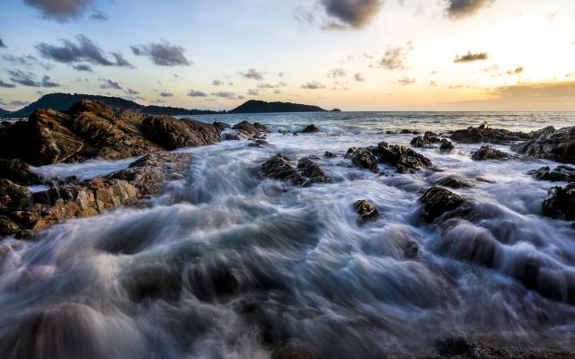เมืองชายหาดเล็กๆ ที่ซ่อนอยู่: 4 สถานที่พักผ่อนที่เงียบสงบ