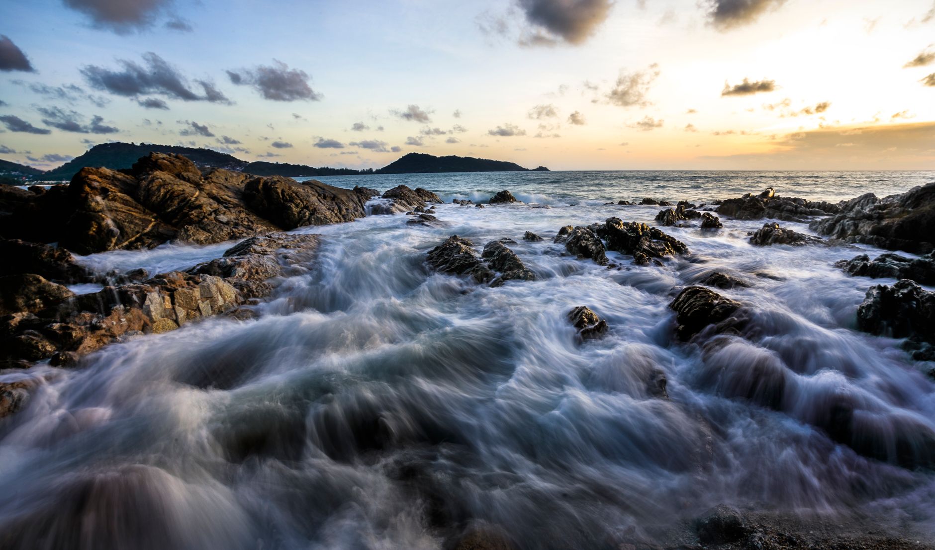 เมืองชายหาดเล็กๆ ที่ซ่อนอยู่: 4 สถานที่พักผ่อนที่เงียบสงบ
