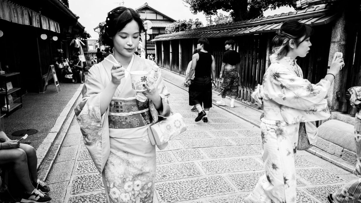 การเดินทางไปญี่ปุ่นในฤดูร้อน: สัมผัสกับความร้อนแรงและของหวานเย็น