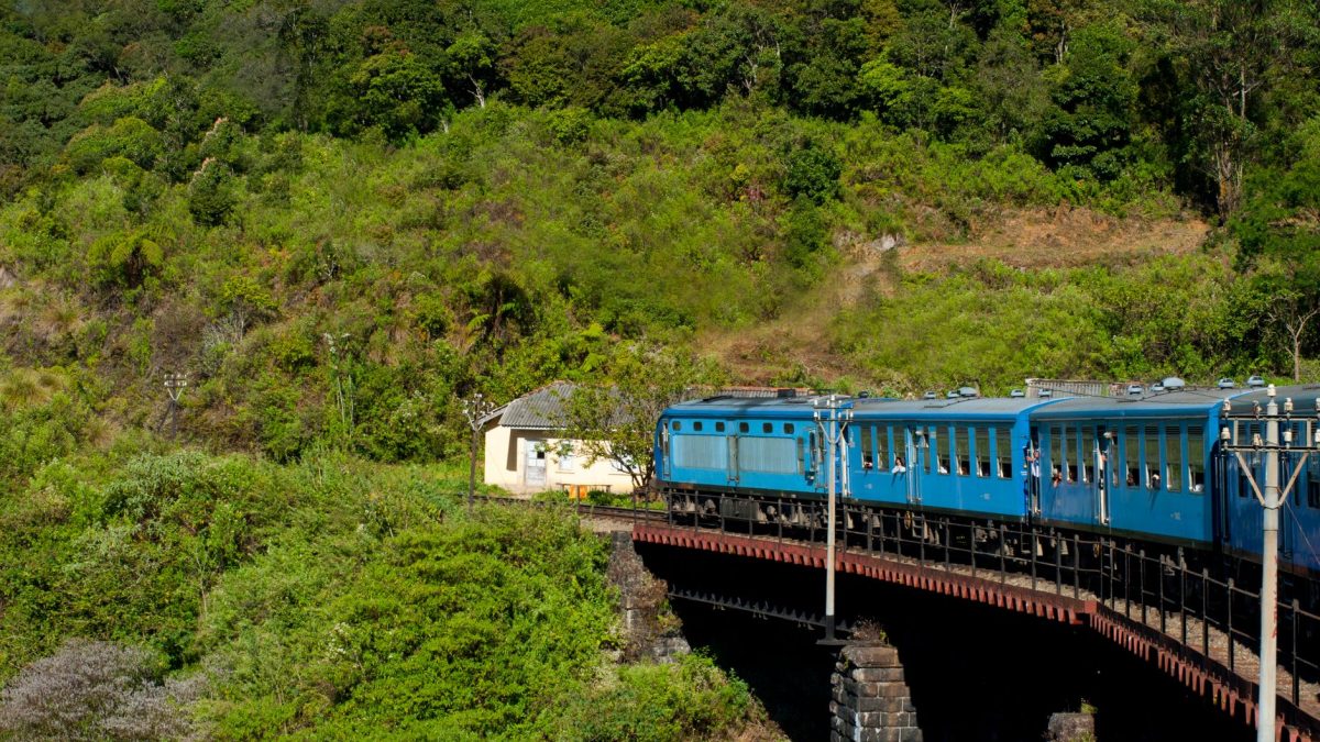 การเดินทางด้วยรถไฟจากแคนดี้สู่เอลล่า: สัมผัสความงามของศรีลังกา