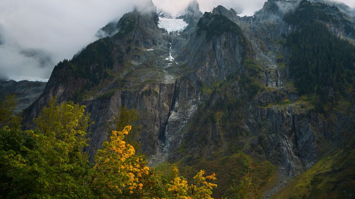 ขับรถชมความงามบน North Cascades Highway ในวอชิงตัน