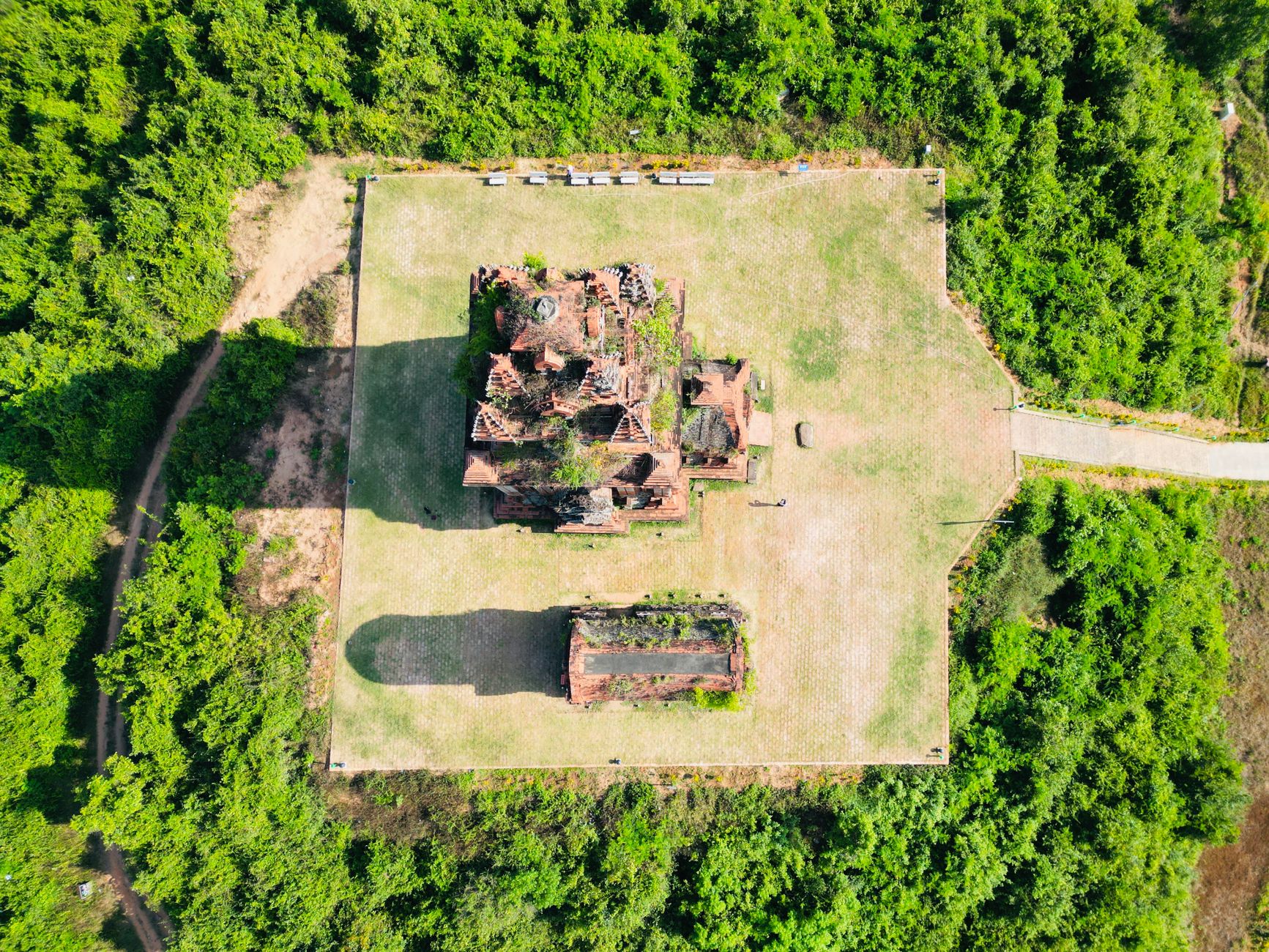 สำรวจมุมเงียบสงบของฮอนชูตะวันตก: เสน่ห์แห่งประวัติศาสตร์และเรื่องเล่าผี