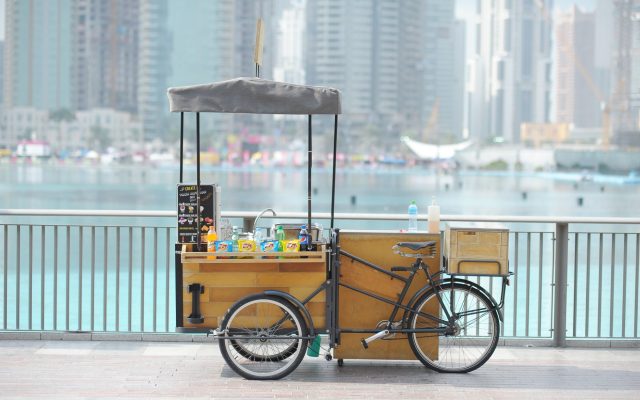 ทัวร์สตรีทฟู้ดดูไบ: ประสบการณ์การกินที่ไม่ควรพลาด