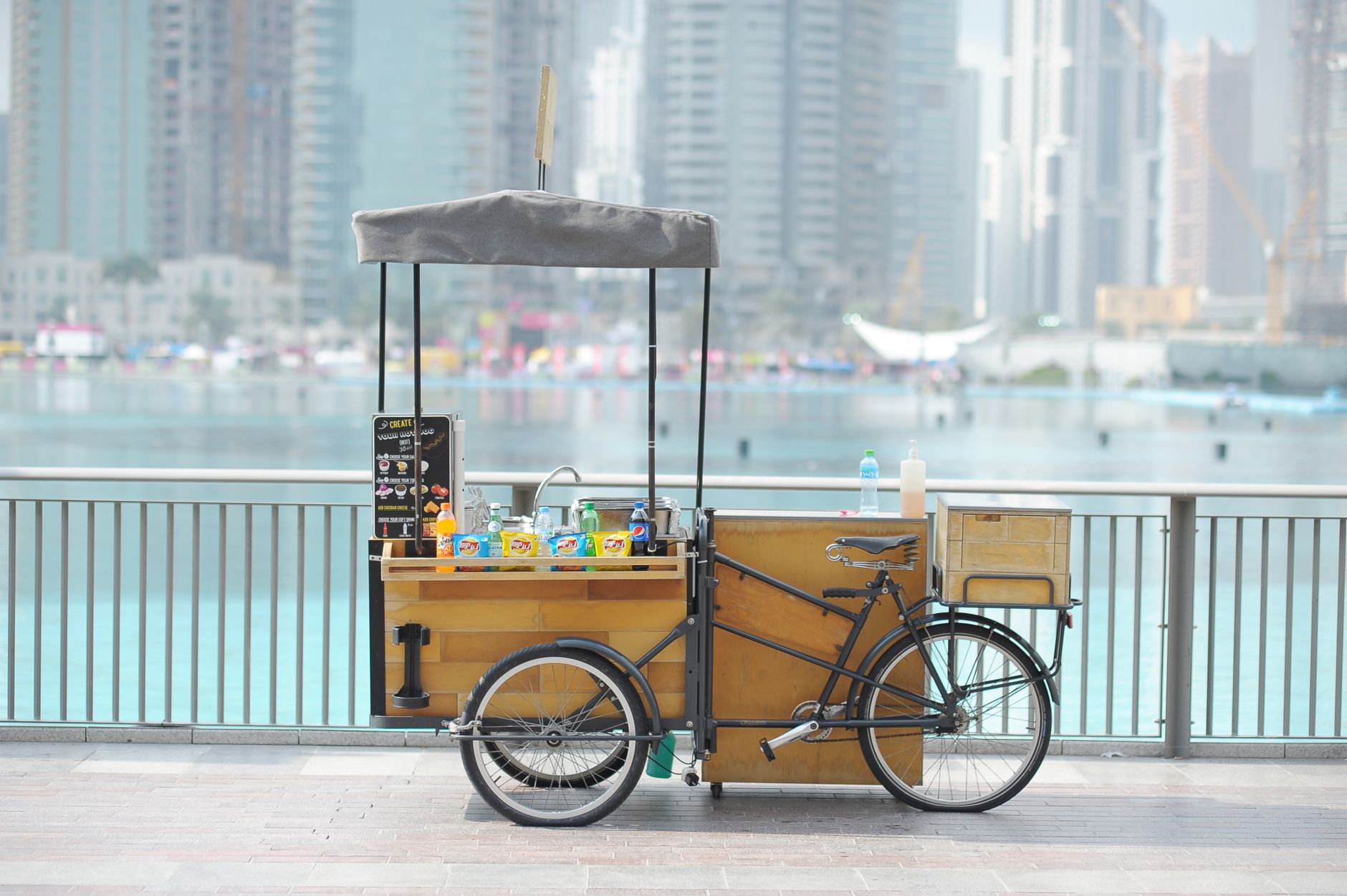 ทัวร์สตรีทฟู้ดดูไบ: ประสบการณ์การกินที่ไม่ควรพลาด