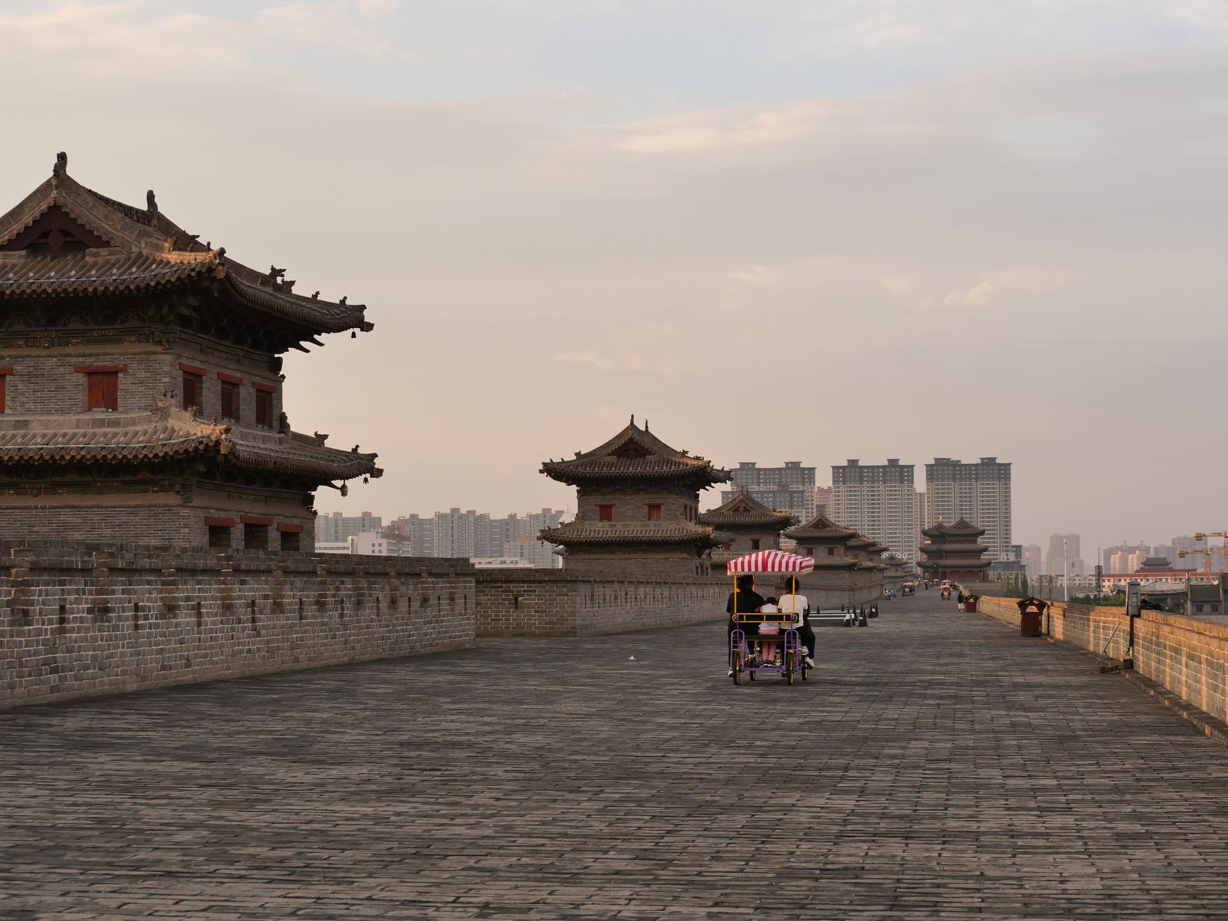 สำรวจกำแพงเมืองเก่าในซีอาน ประเทศจีน