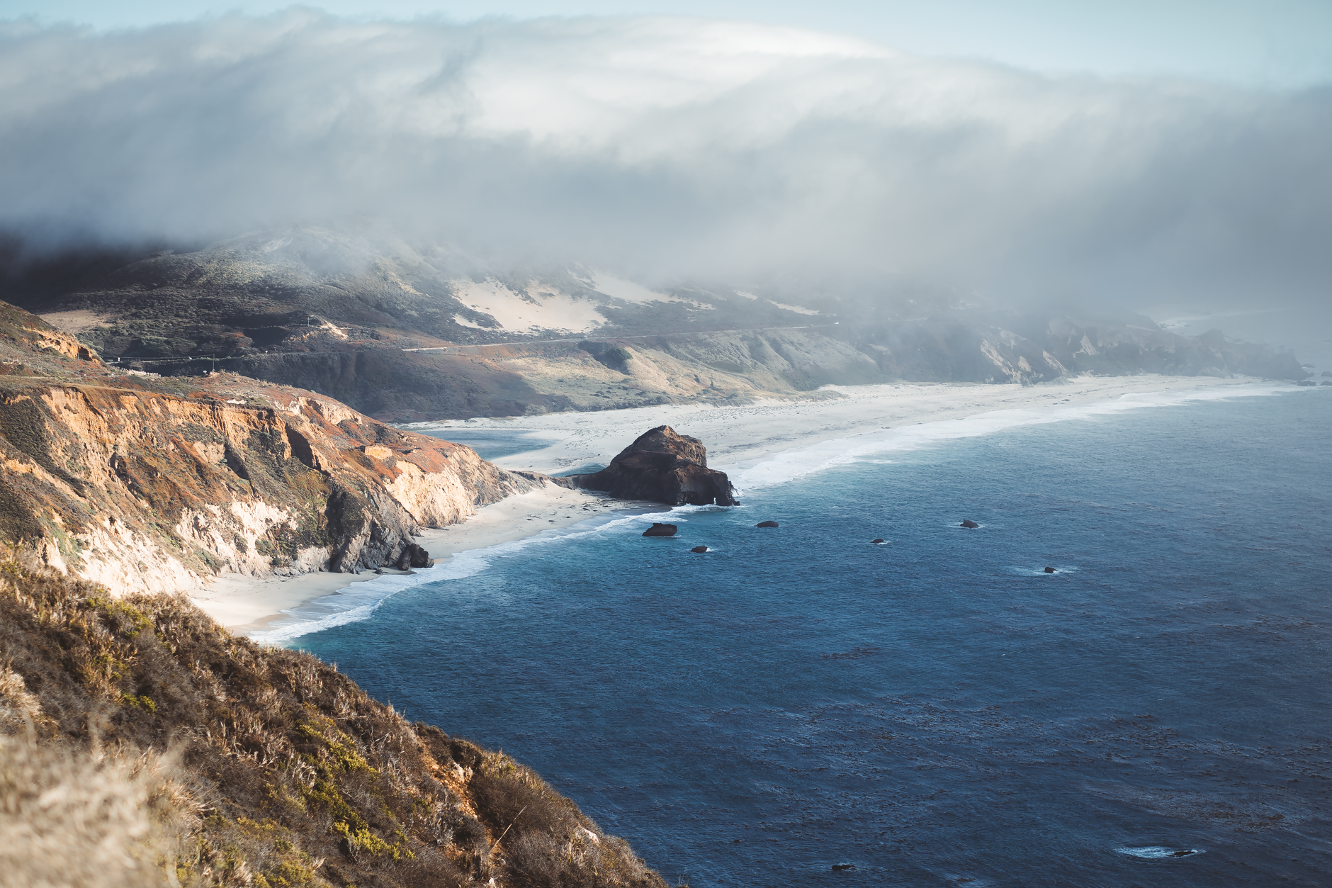 สำรวจ Big Sur: เส้นทางท่องเที่ยวชายฝั่งคลาสสิกของแคลิฟอร์เนีย