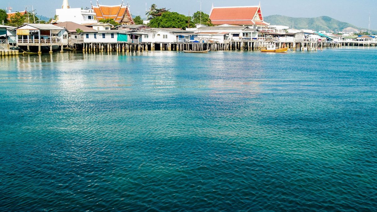 ปั่นจักรยานเที่ยวชายฝั่งพระราชา: ชายหาดเงียบสงบและหมู่บ้านชาวประมงในไทย