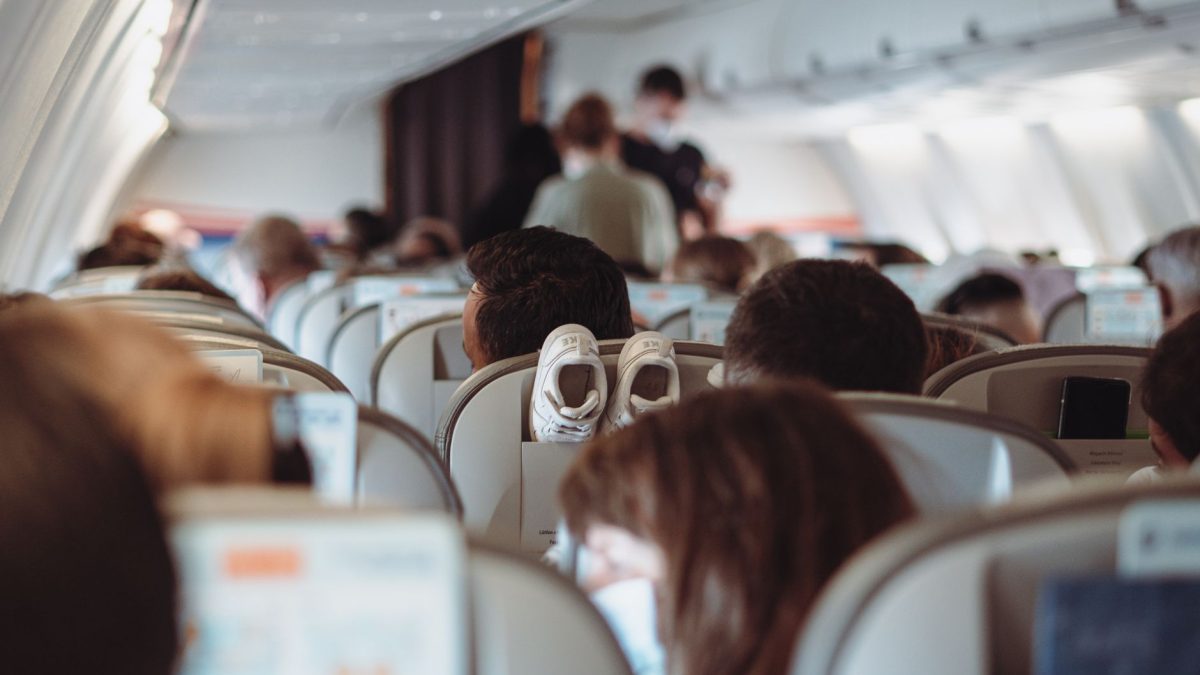 ชุดเดินทางที่สบายที่สุดสำหรับการบินไกลและวันหยุดพักผ่อน