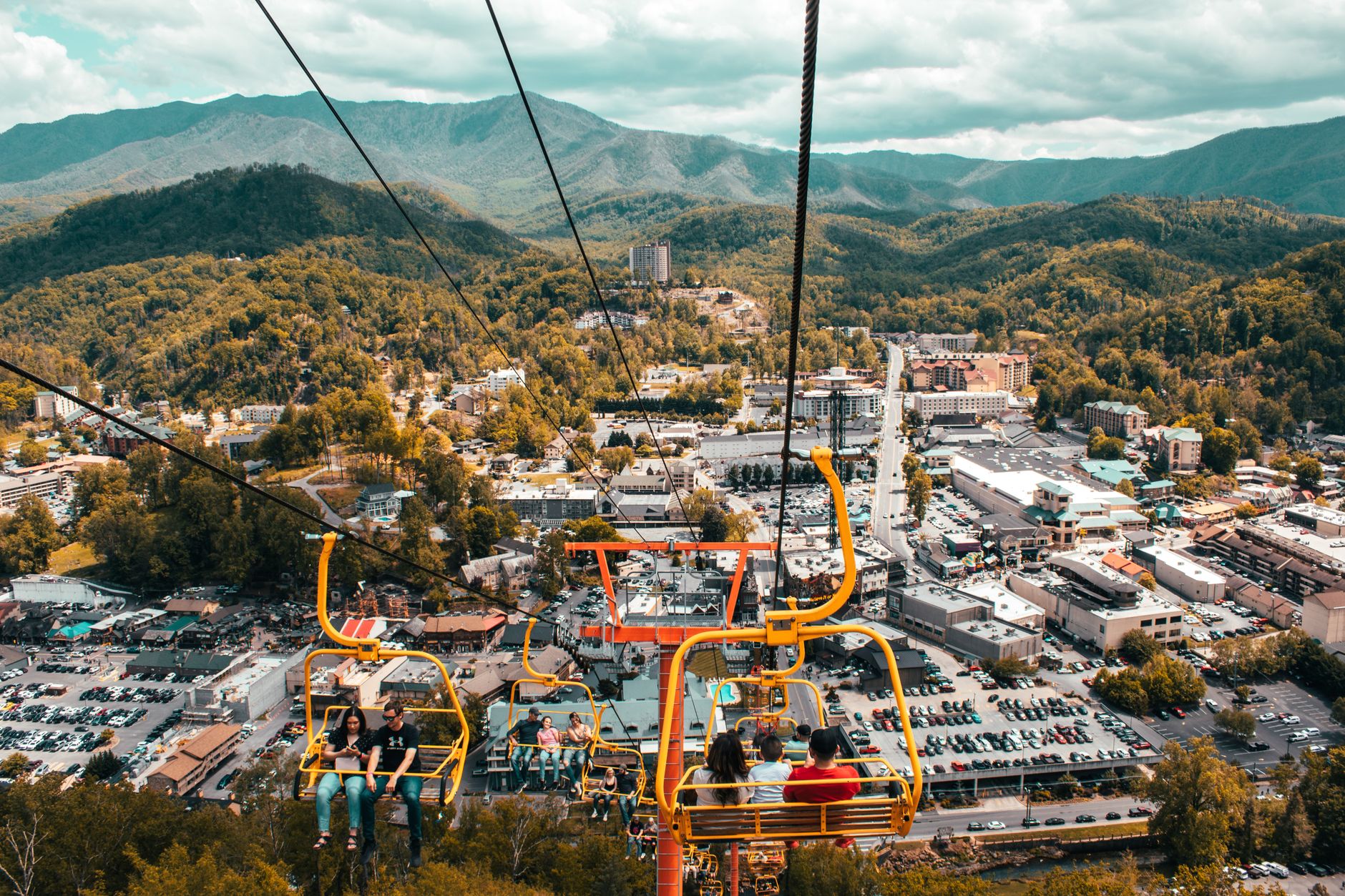 สำรวจ Dollywood สวนสนุกใน Smoky Mountains