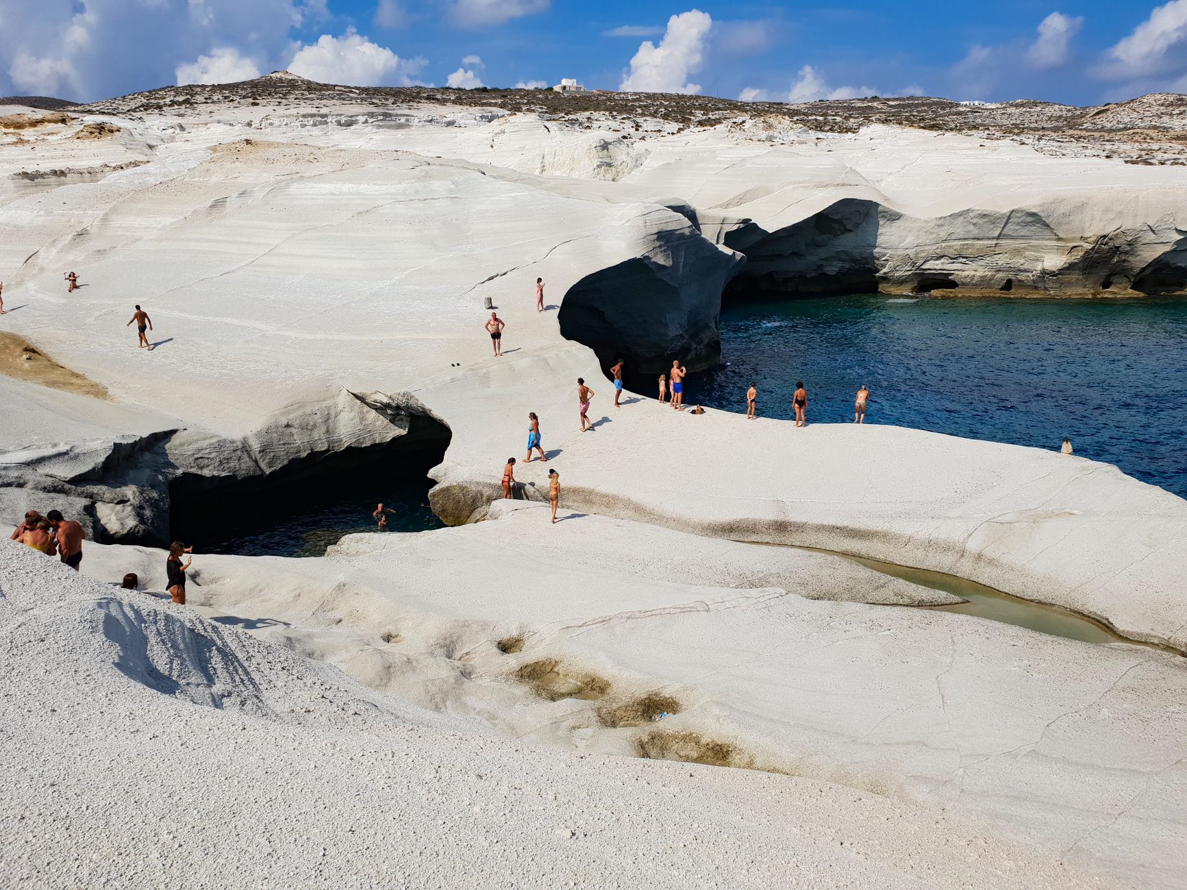 สำรวจความงามของมิโลส: เกาะที่ซ่อนอยู่ในกรีซ