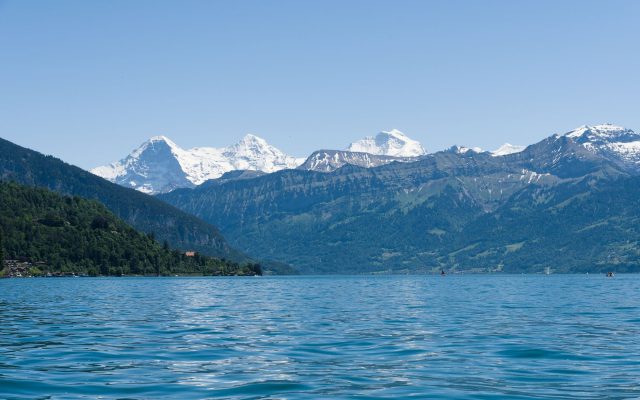 สัมผัสชีวิตที่อินเตอร์ลาเคน: คาเฟ่ เบเกอรี่ และการเดินเล่นริมน้ำ