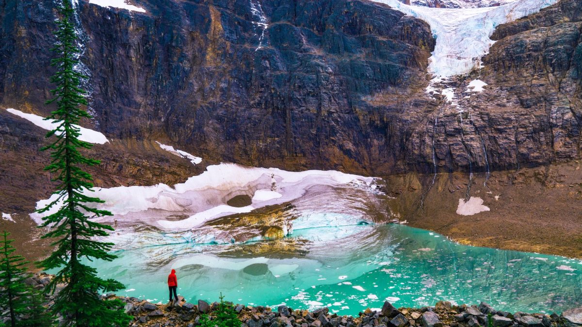 สำรวจอุทยานแห่งชาติ Jasper: เทือกเขา, ท้องฟ้ายามค่ำคืน และ Fairmont Jasper Park Lodge