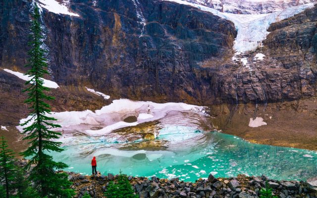 สำรวจอุทยานแห่งชาติ Jasper: เทือกเขา, ท้องฟ้ายามค่ำคืน และ Fairmont Jasper Park Lodge