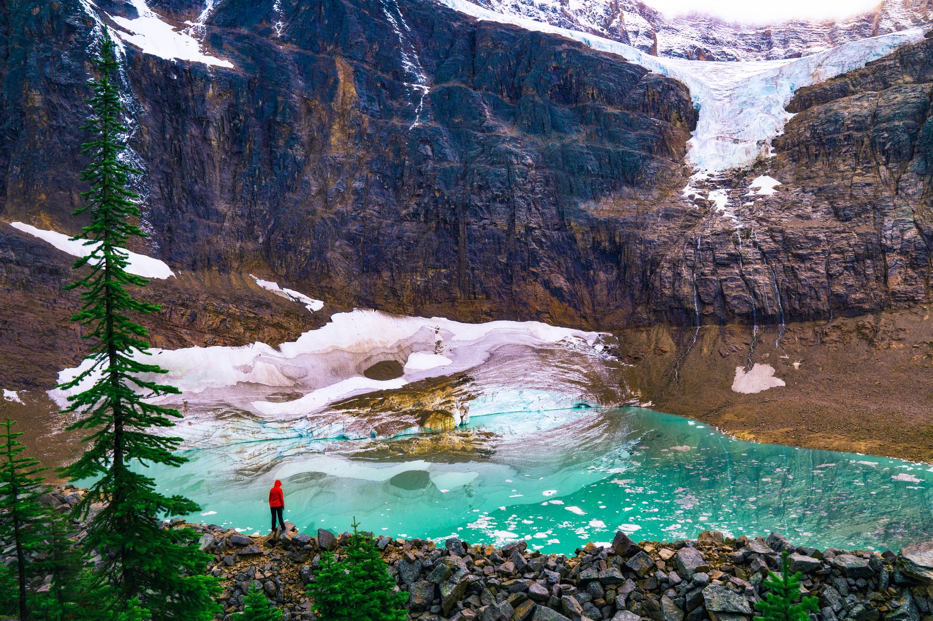 สำรวจอุทยานแห่งชาติ Jasper: เทือกเขา, ท้องฟ้ายามค่ำคืน และ Fairmont Jasper Park Lodge
