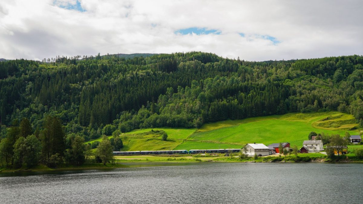 การเดินทางด้วยรถไฟที่น่าจดจำในนอร์เวย์