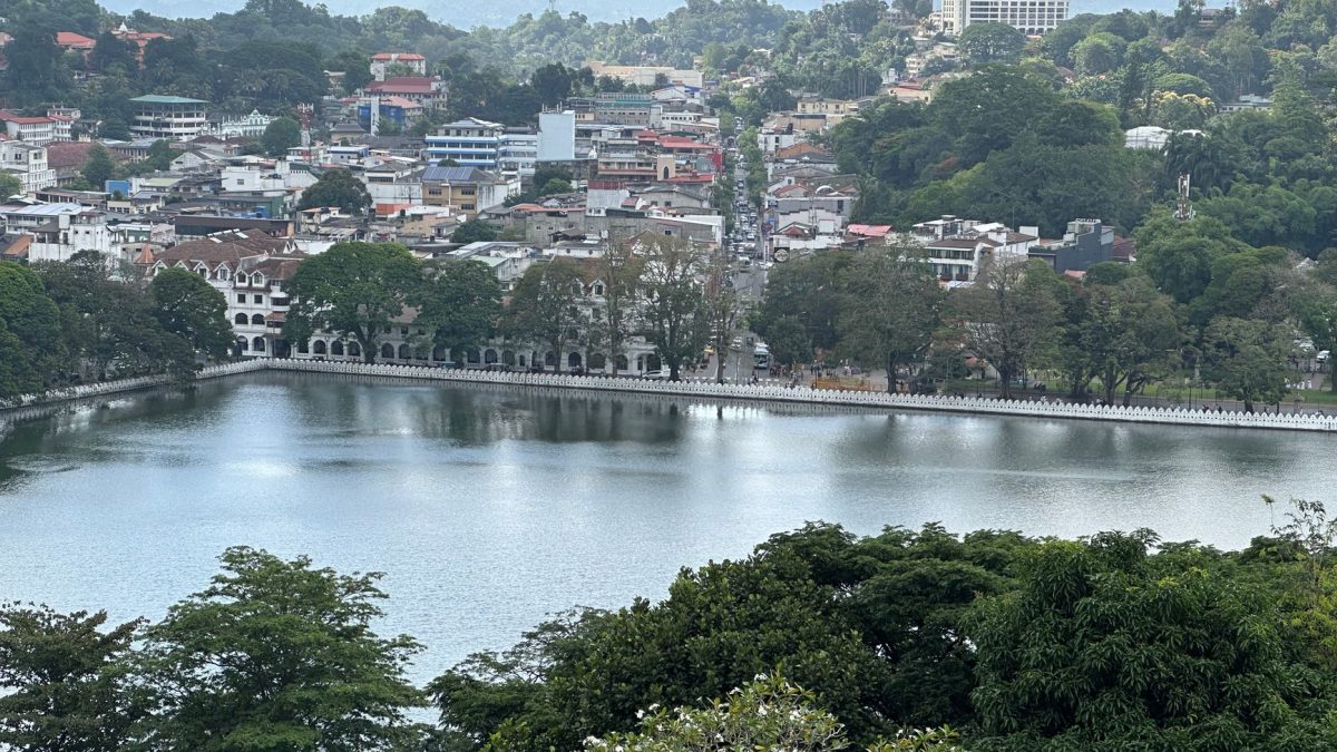 ทะเลสาบแคนดี้: สถานที่ท่องเที่ยวที่ไม่ควรพลาดในศรีลังกา