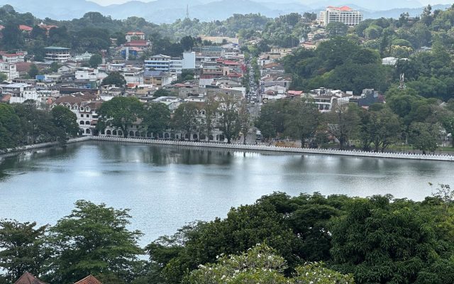 ทะเลสาบแคนดี้: สถานที่ท่องเที่ยวที่ไม่ควรพลาดในศรีลังกา