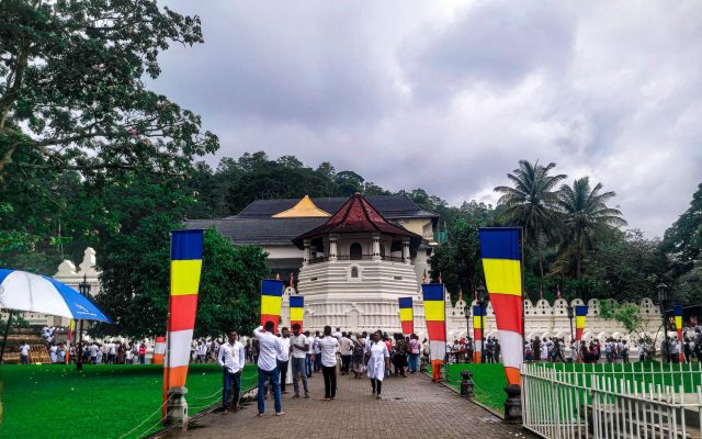 วัดพระเขี้ยว: สถานที่ศักดิ์สิทธิ์แห่งแคนดี้ ศรีลังกา