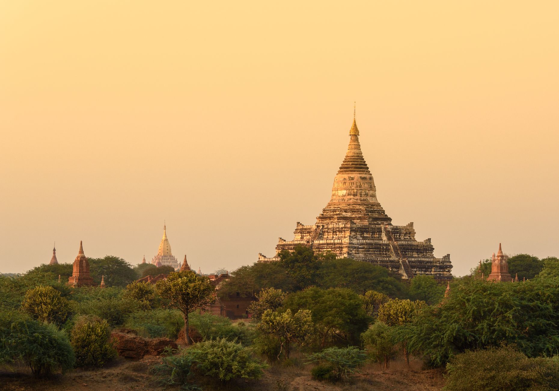 เจดีย์ชเวซันดอว์ พุกาม: สัมผัสความงามของพระอาทิตย์ตก