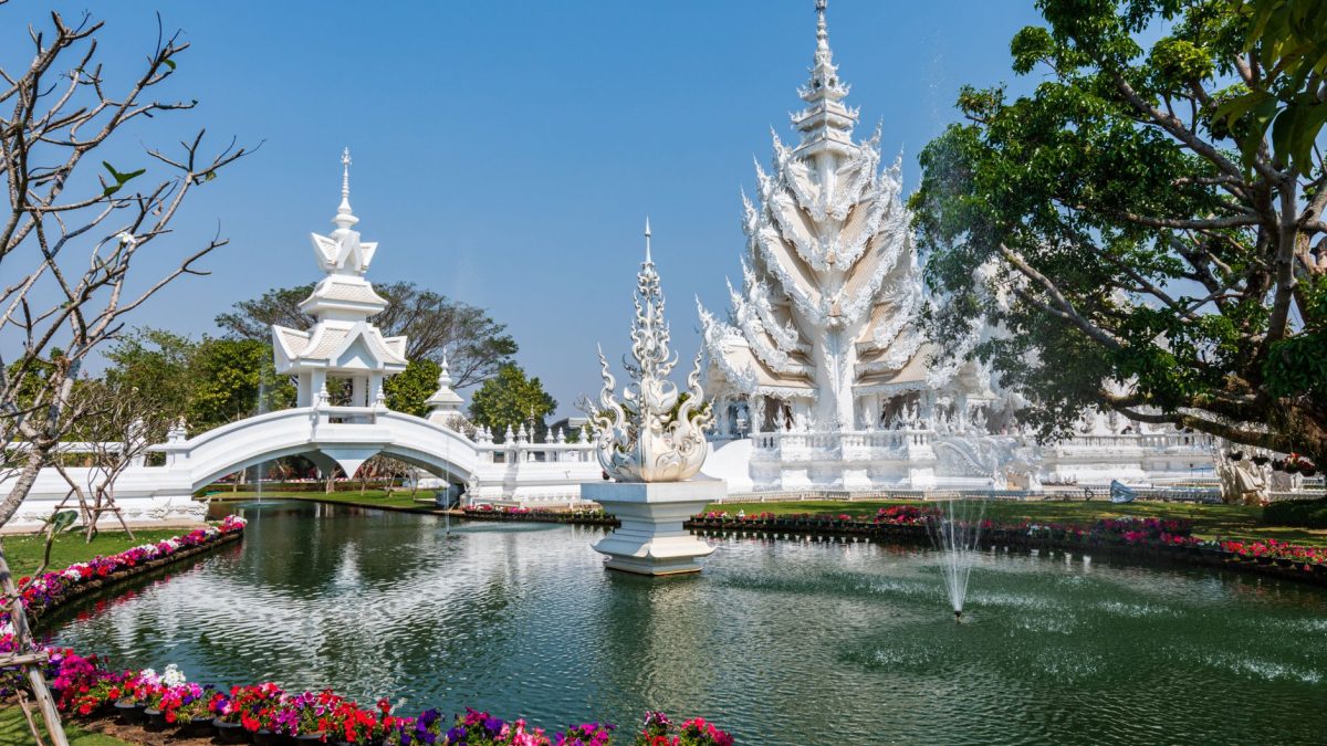 วัดร่องขุ่น: สถาปัตยกรรมสีขาวที่ไม่ควรพลาดในเชียงราย