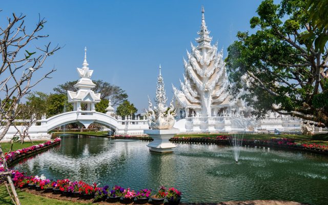 วัดร่องขุ่น: สถาปัตยกรรมสีขาวที่ไม่ควรพลาดในเชียงราย