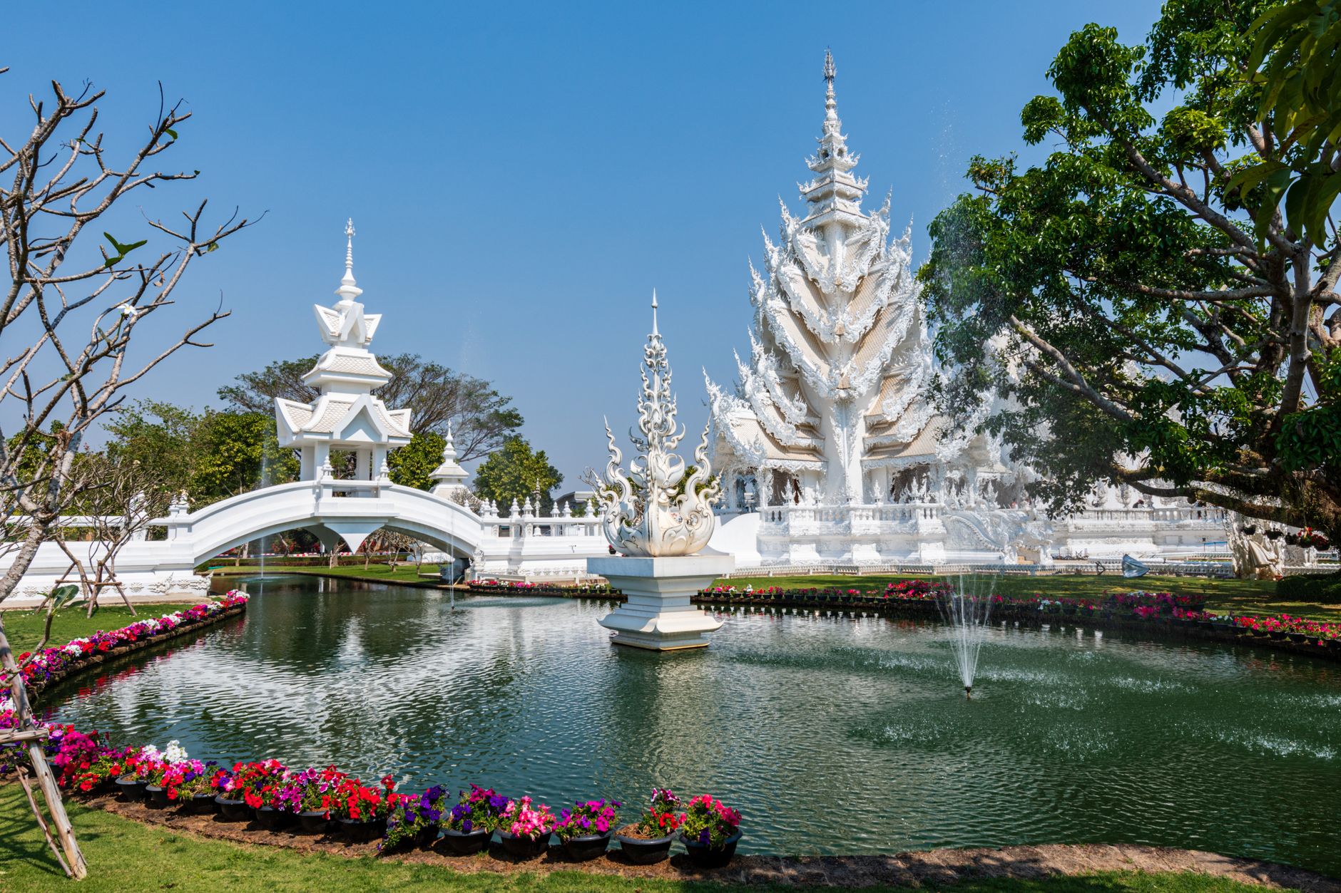 วัดร่องขุ่น: สถาปัตยกรรมสีขาวที่ไม่ควรพลาดในเชียงราย