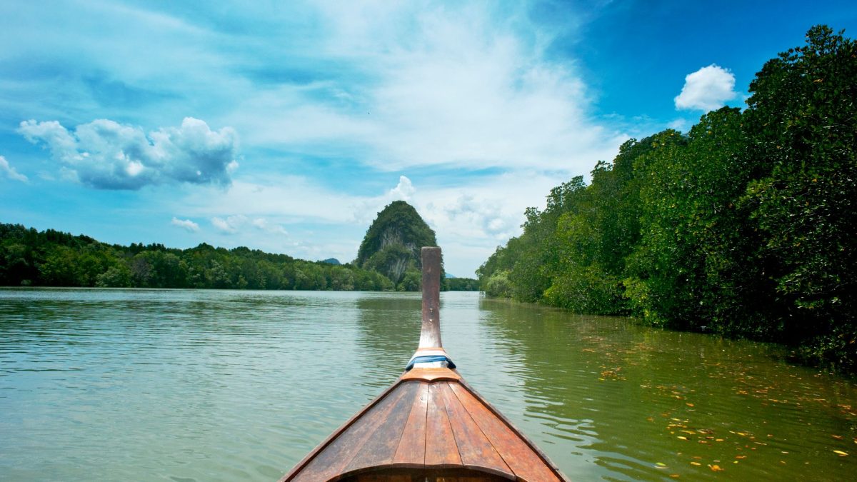 คู่มือท่องเที่ยวสระมรกต: สถานที่ท่องเที่ยวที่ต้องห้ามพลาดในกระบี่