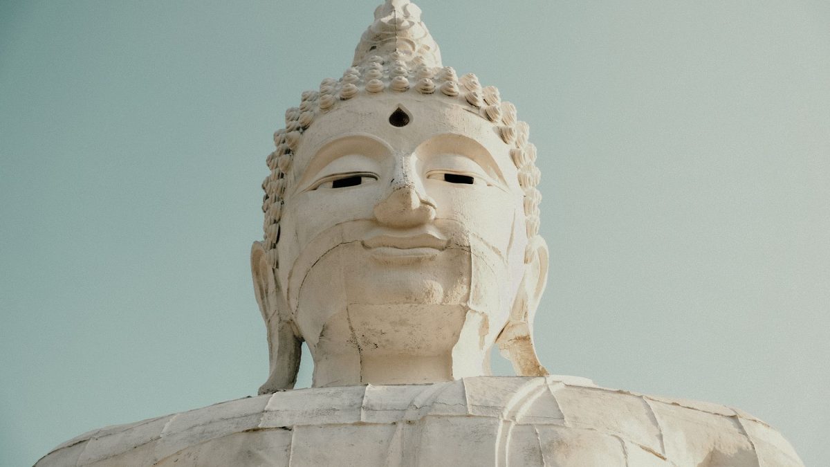 พระใหญ่ภูเก็ต: สัญลักษณ์แห่งความสงบของภูเก็ต