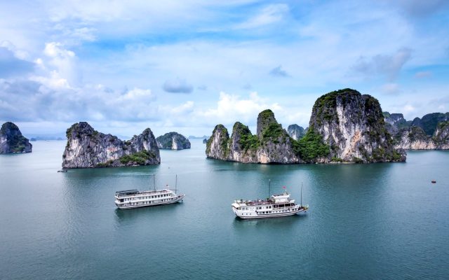 ล่องเรืออ่าวฮาลอง สัมผัสความงามแห่งธรรมชาติในเวียดนาม