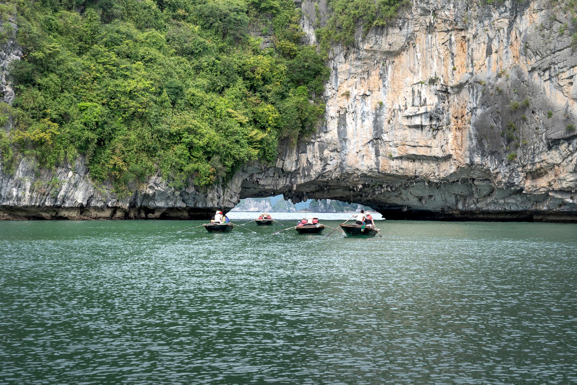 คู่มือท่องเที่ยวถ้ำซูงซ็อต (Sung Sot Cave) อ่าวฮาลอง ประเทศเวียดนาม