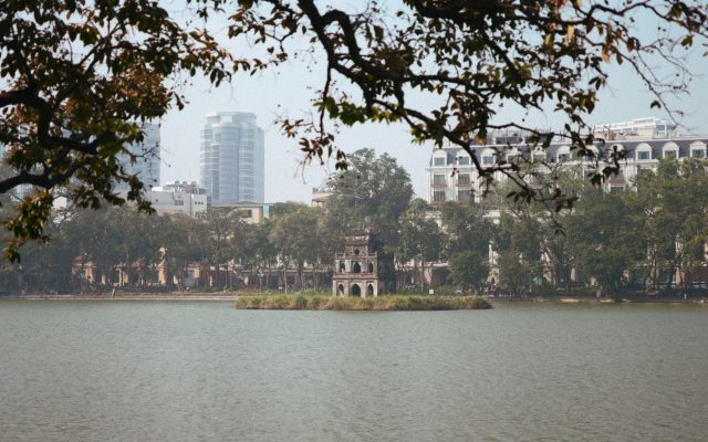 ทะเลสาบคืนดาบ: สถานที่ท่องเที่ยวสุดโรแมนติกในฮานอย