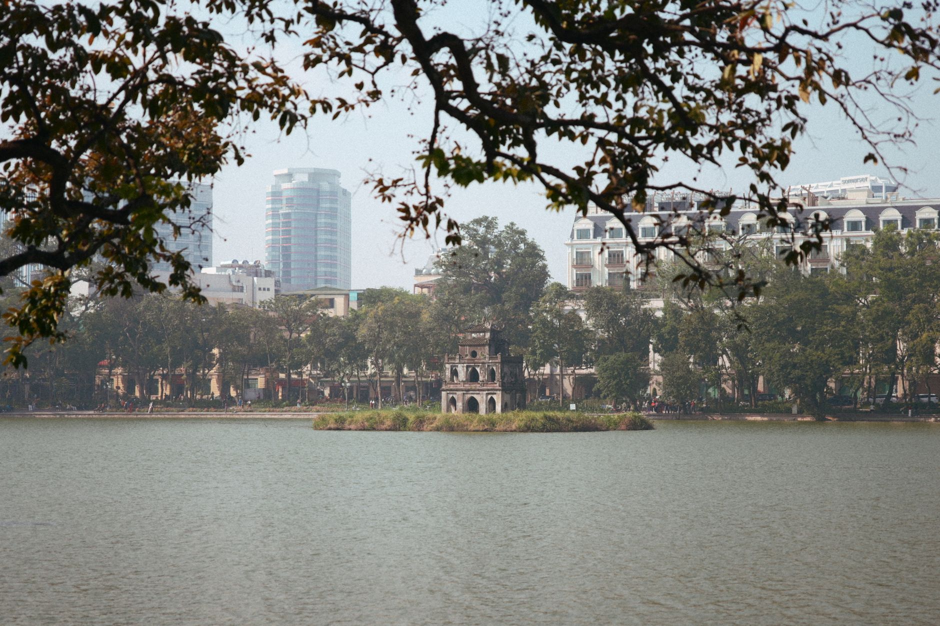 ทะเลสาบคืนดาบ: สถานที่ท่องเที่ยวสุดโรแมนติกในฮานอย