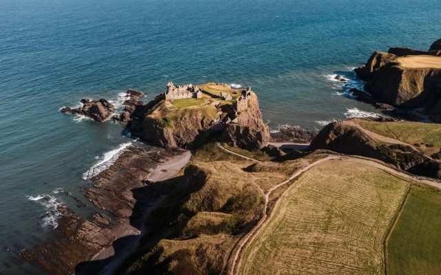สำรวจเกาะเล็กในสกอตแลนด์: การเดินทางซาฟารีที่น่าตื่นตาตื่นใจ