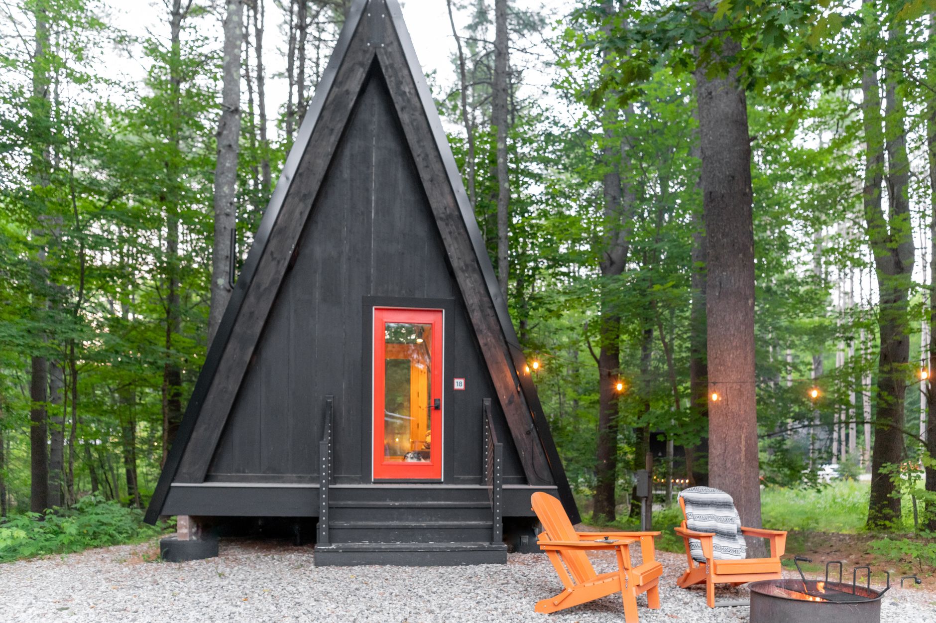 บ้านพัก A-Frame ในหุบเขาฮัดสัน: สถานที่พักผ่อนที่ไม่ควรพลาด