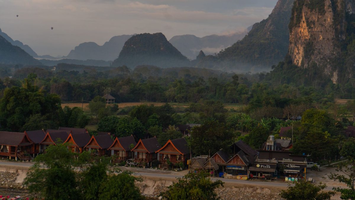 ลาวสำหรับแบ็คแพ็คเกอร์: เวียงจันทน์, วังเวียง และหลวงพระบาง