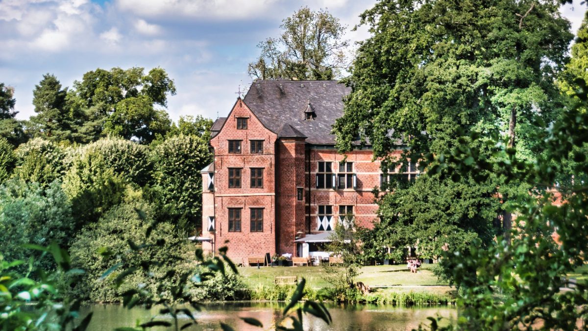 สัมผัสมนต์เสน่ห์ใน Manor 500 ปี ที่ Lake District สหราชอาณาจักร