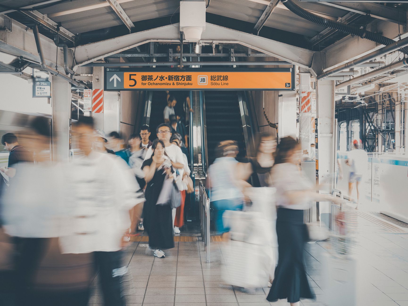 สถานีชินจูกุ: จุดหมายที่ไม่ควรพลาดในโตเกียว