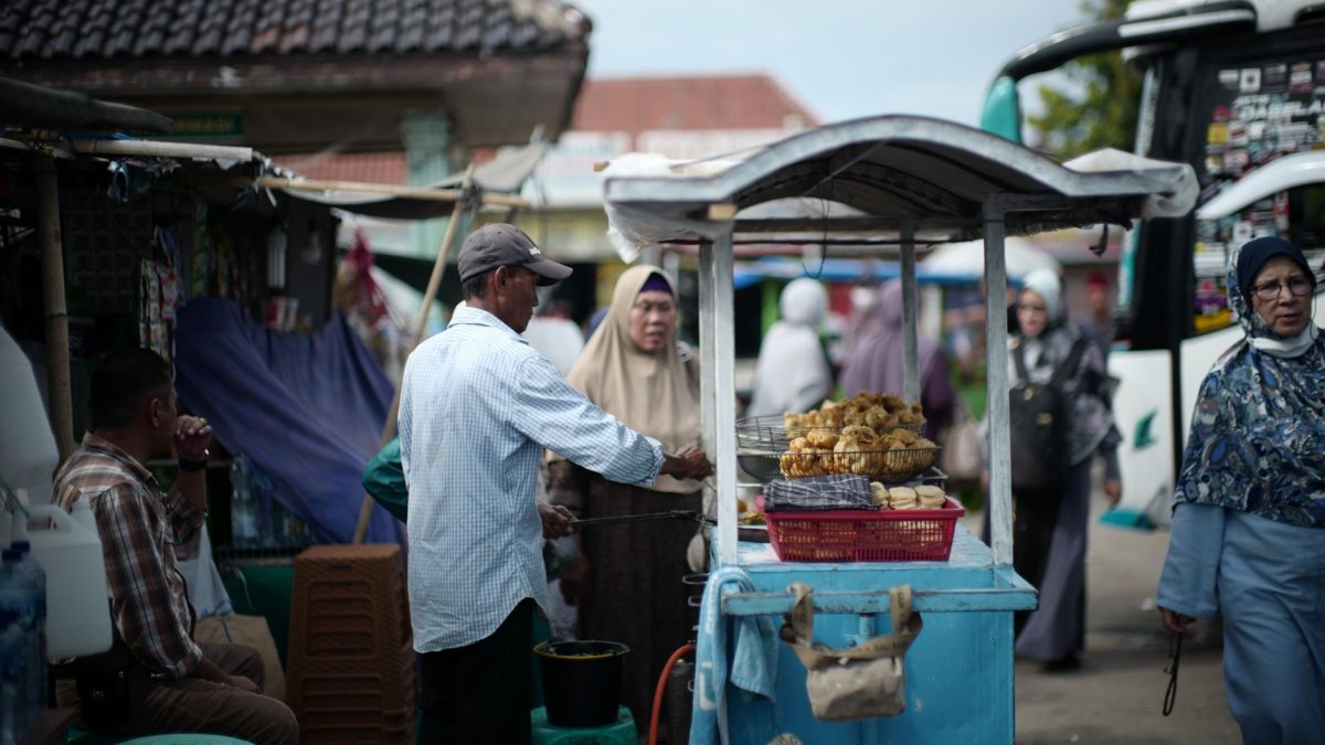 ทัวร์สตรีทฟู้ดลอมบอก — มุมลับ