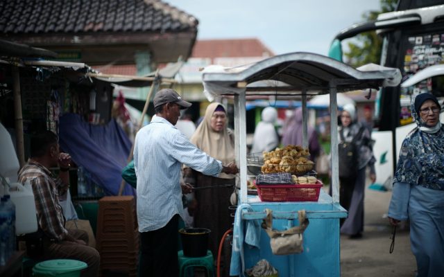 ทัวร์สตรีทฟู้ดลอมบอก — มุมลับ