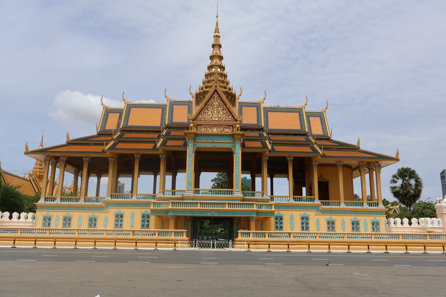 สำรวจพระราชวังพนมเปญ มุมลับที่คุณไม่ควรพลาด