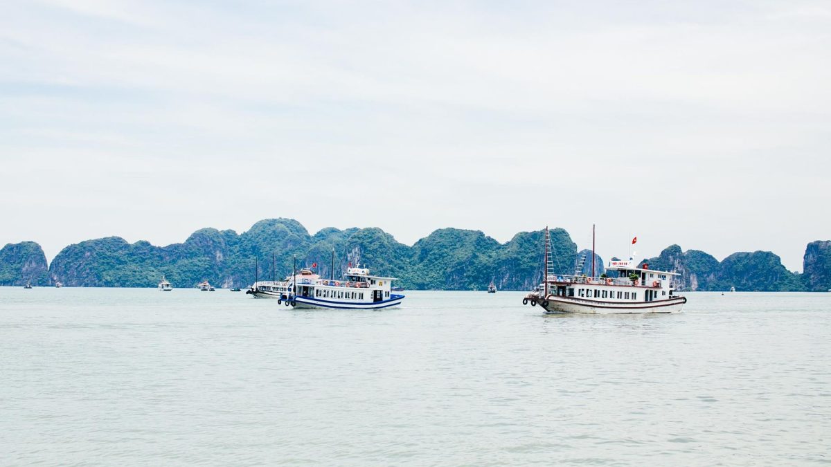 ทริปครอบครัวอ่าวฮาลอง — มุมลับ