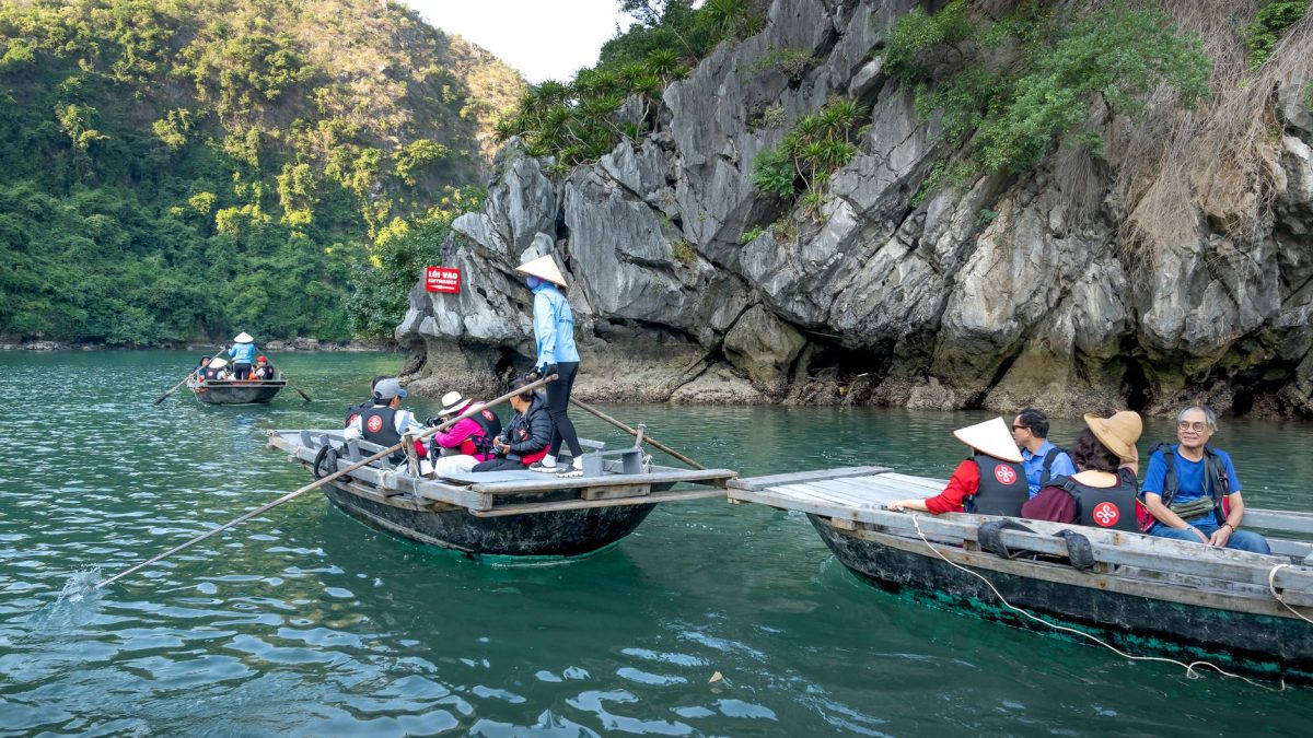 ทัวร์สตรีทฟู้ดอ่าวฮาลอง — มุมลับ