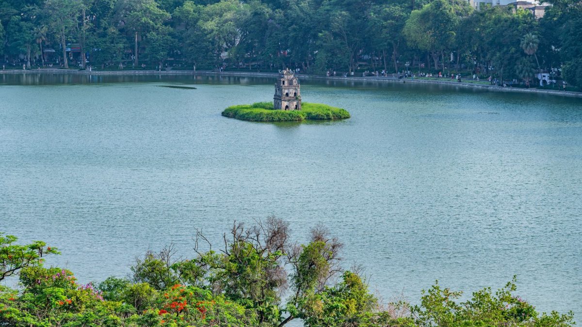 ทะเลสาบคืนดาบ — มุมลับในฮานอย
