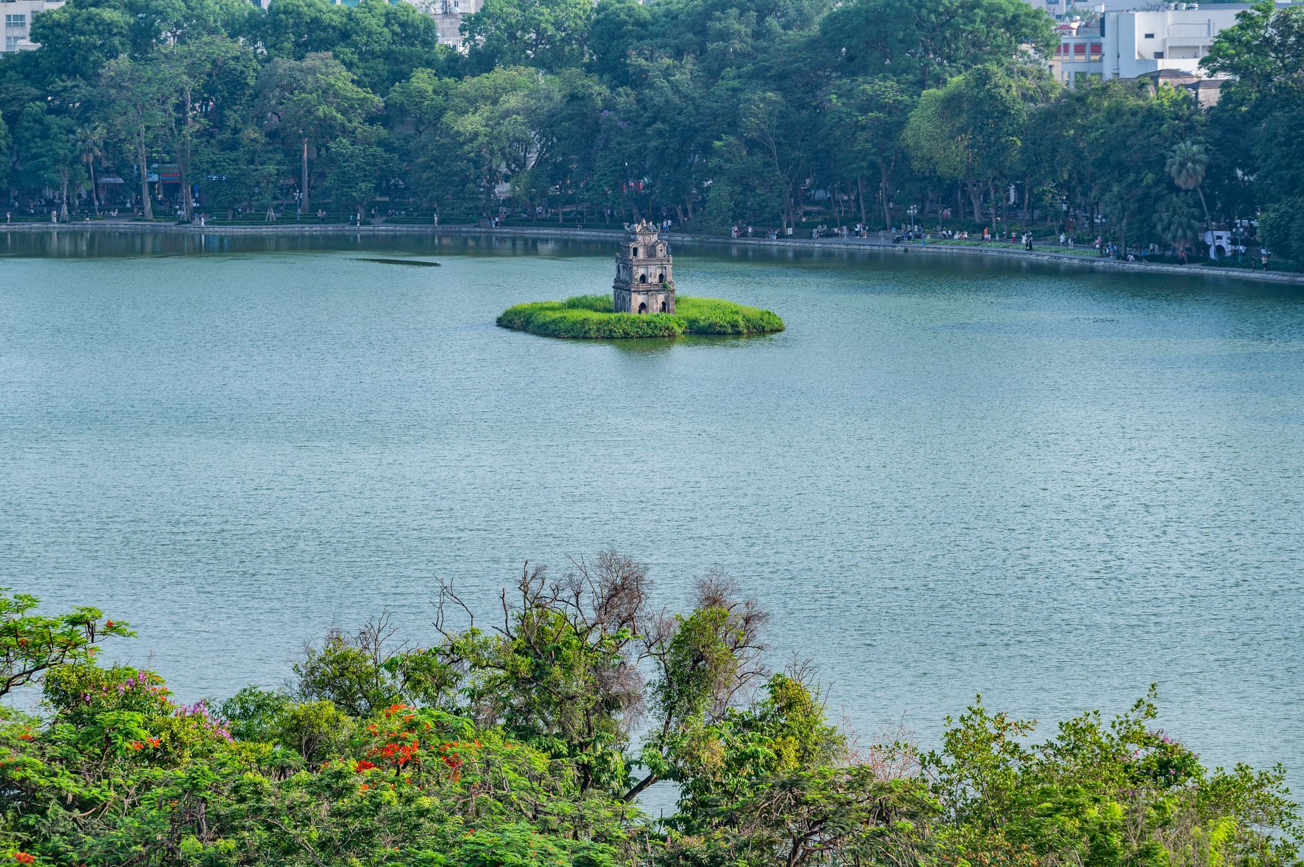 ทะเลสาบคืนดาบ — มุมลับในฮานอย