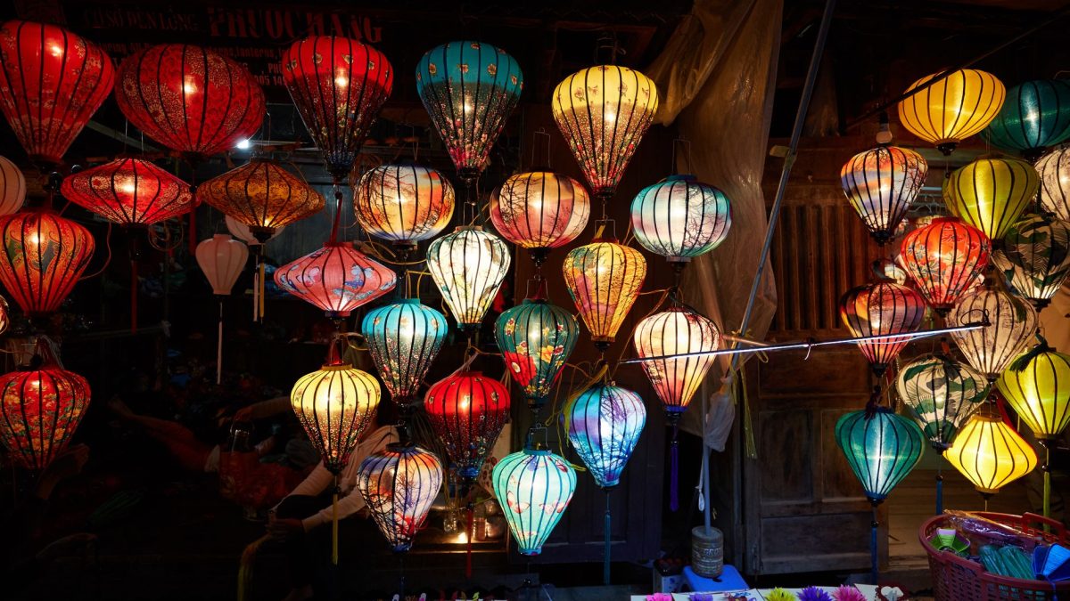 คู่มือตลาดกลางคืนฮอยอัน — มุมลับ