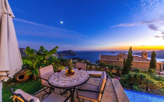สัมผัสอากาศอบอุ่นในตุรกีที่ Kalkan