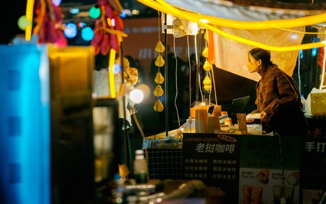 คู่มือตลาดกลางคืนเวียงจันทน์ — มุมลับ