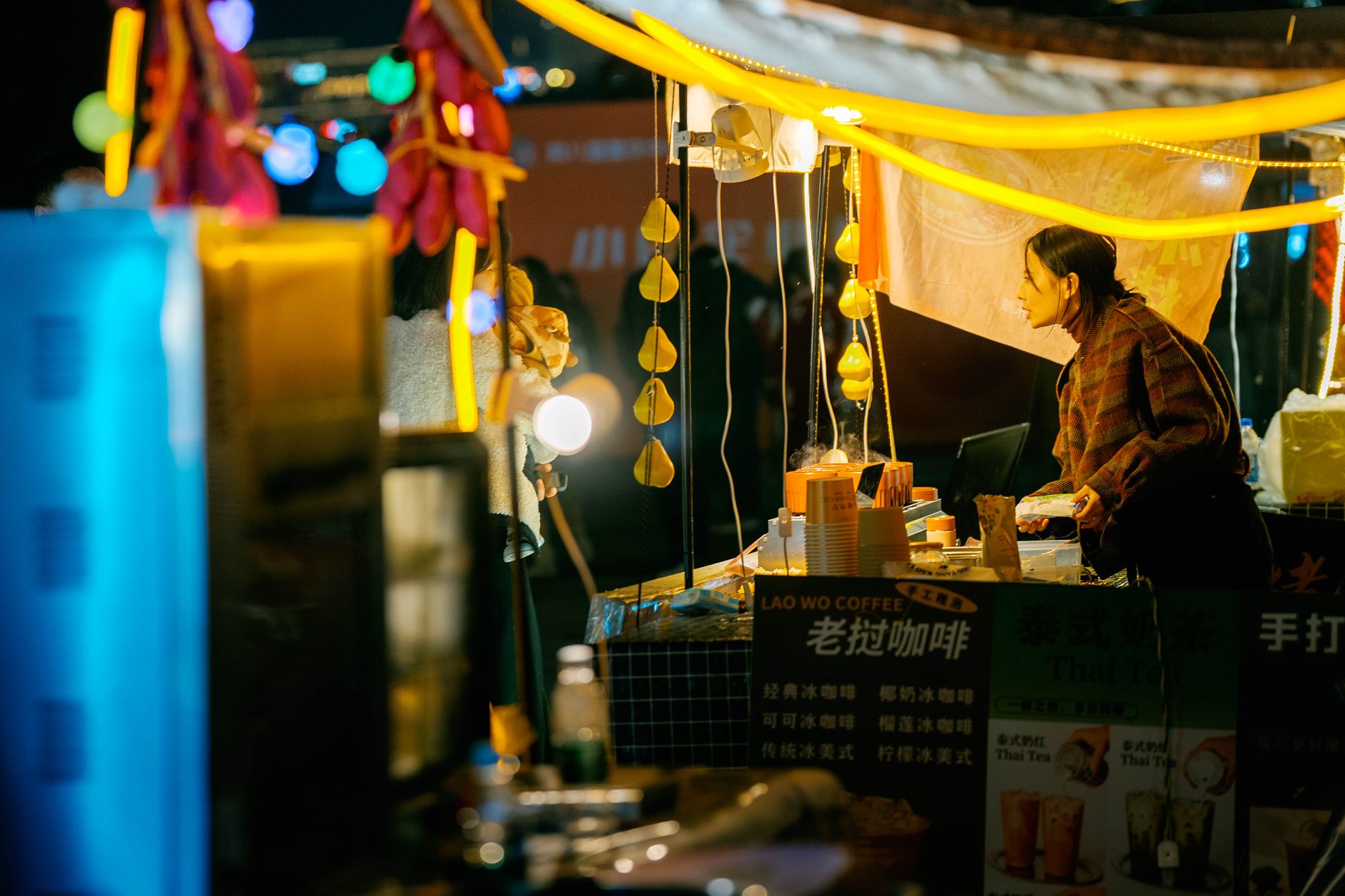 คู่มือตลาดกลางคืนเวียงจันทน์ — มุมลับ